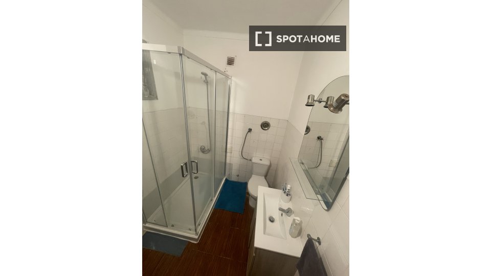 Double room Lisbon, 2 beds — photo 1