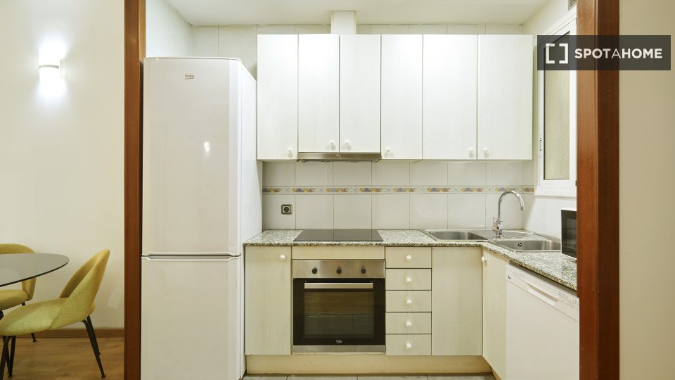 Apartment Barcelona, 4 beds, 80m² — photo 40