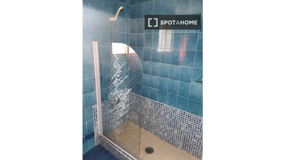 Double room Madrid, 4 beds, 80m² — photo 1