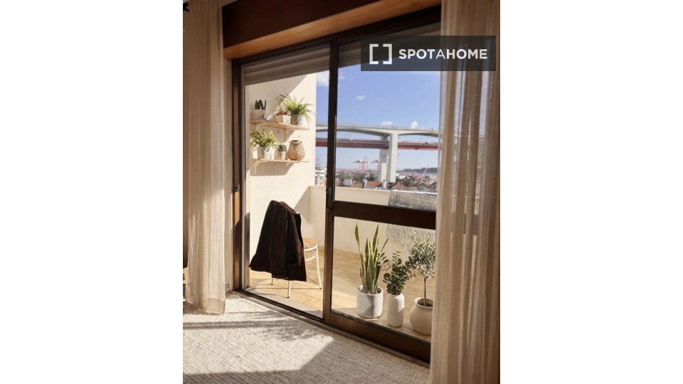 Double room Lisbon, 2 beds, 64m² — photo 13