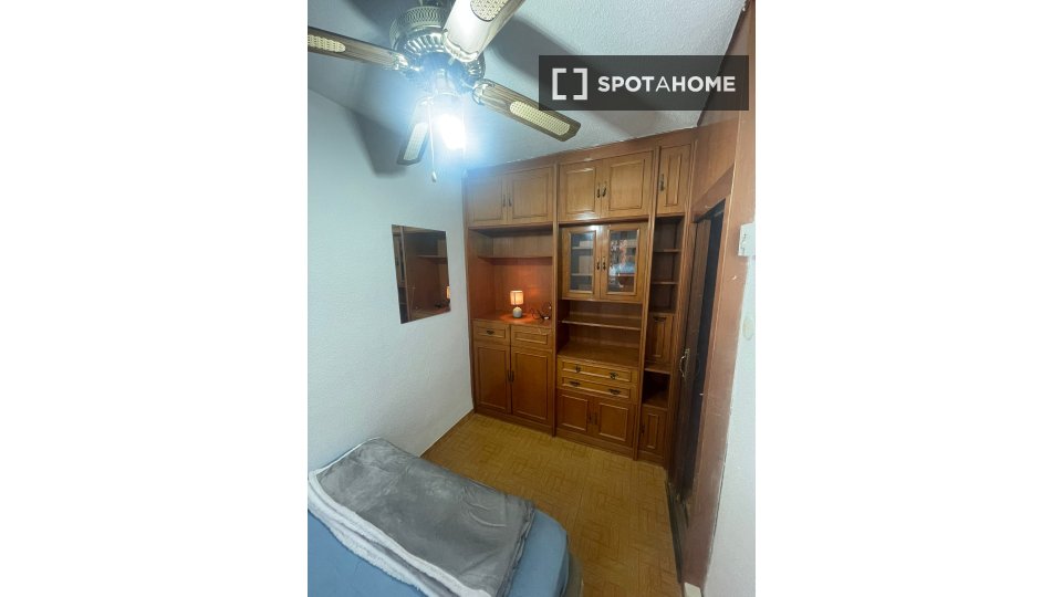Double room Madrid, 3 beds, 60m² — photo 2