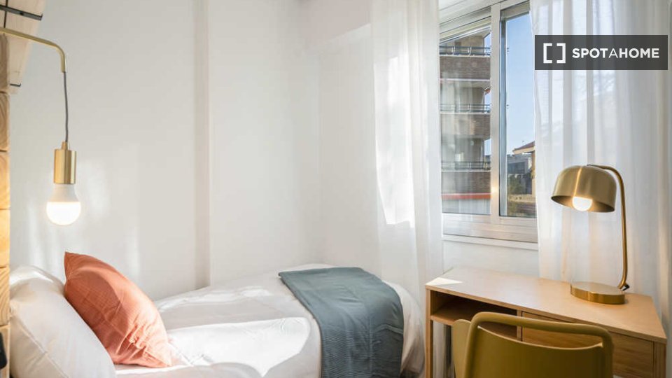 Double room Madrid, 16 beds — photo 36