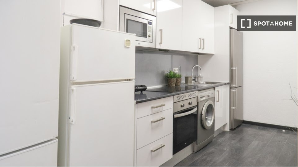 Double room Madrid, 7 beds, 115m² — photo 13