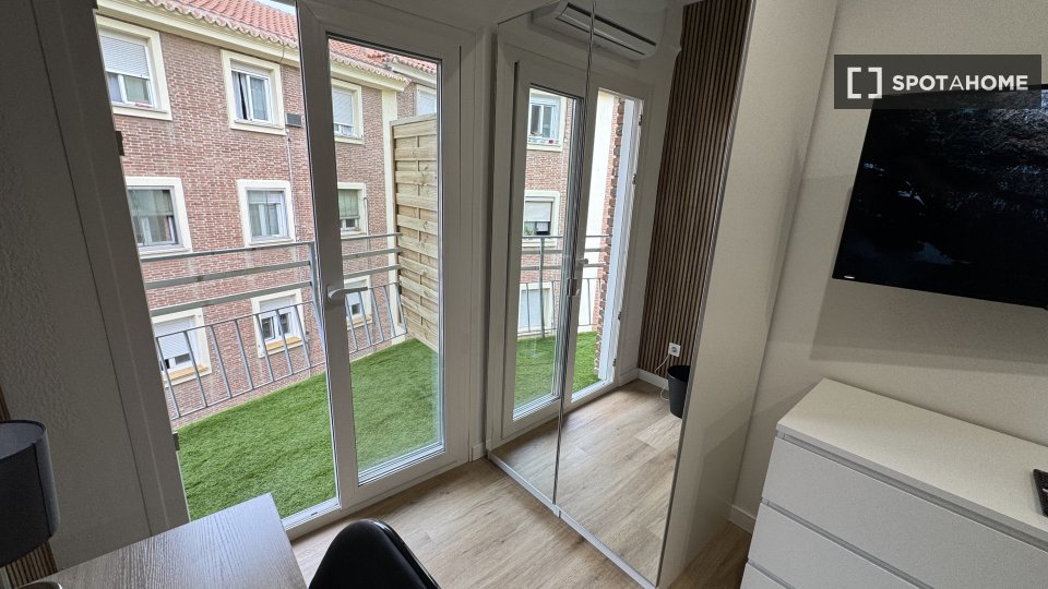Double room Madrid, 4 beds, 65m² — photo 17