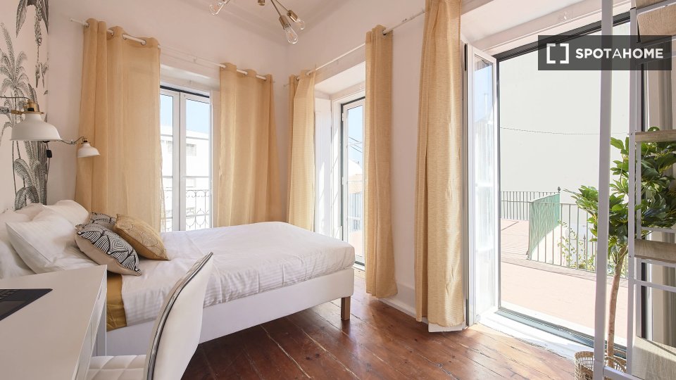 Double room Lisbon, 13 beds — photo 1