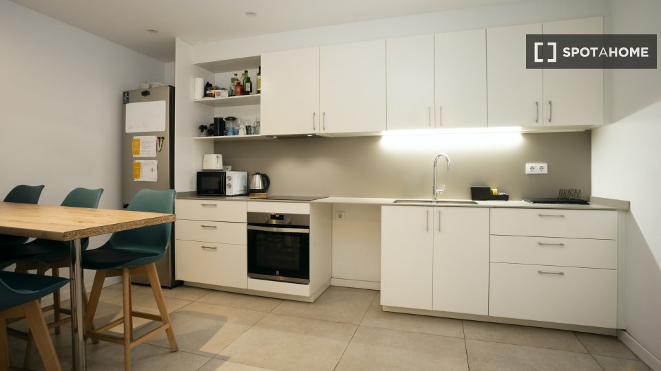 Double room Barcelona, 5 beds, 140m² — photo 56