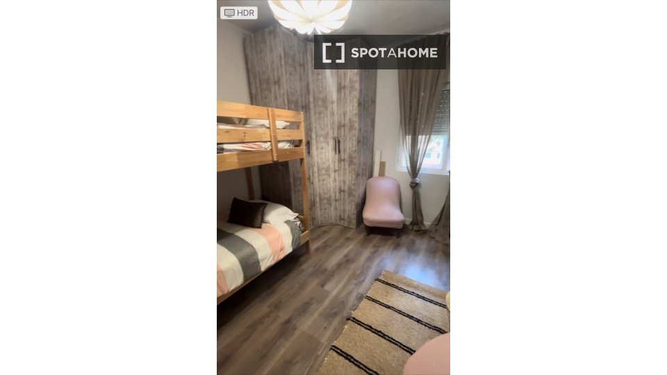 Double room Barcelona, 3 beds, 85m² — photo 17