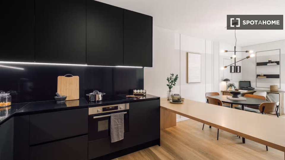 Apartment Lisbon, 2 beds, 99m² — photo 12