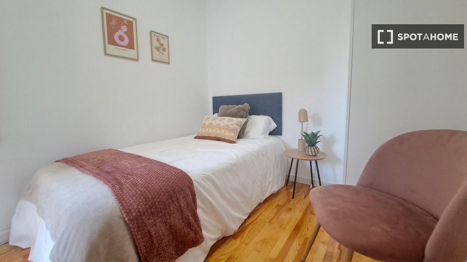 Double room Madrid, 14 beds, 200m² — photo 1
