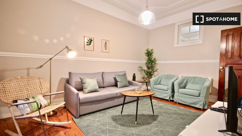 Apartment Lisbon, 4 beds — photo 1
