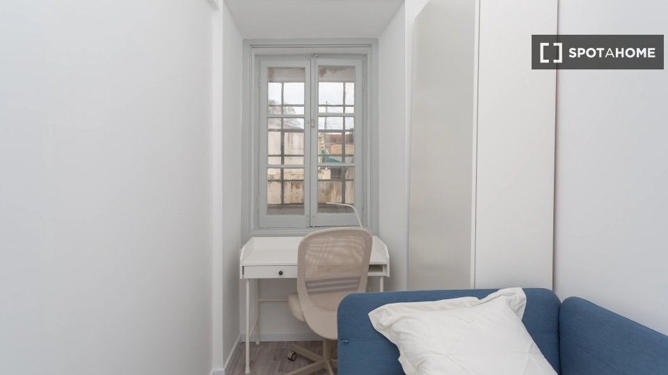 Double room Lisbon, 5 beds — photo 1