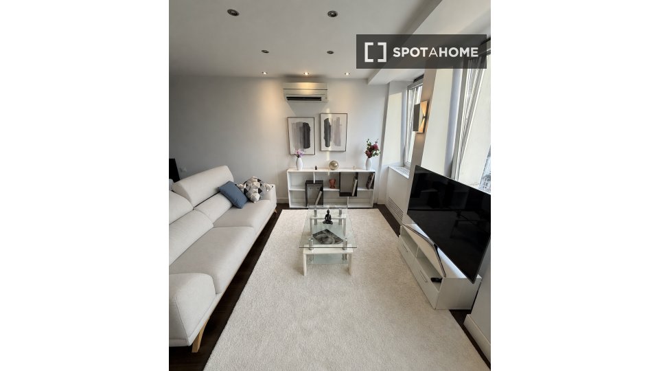 Apartment Madrid, 1 bed, 70m² — photo 2