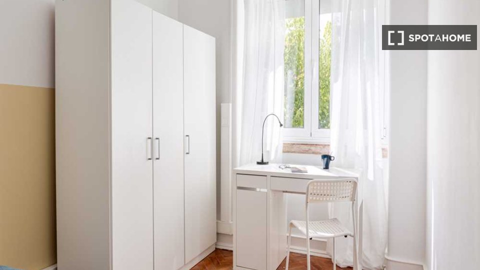 Double room Lisbon, 5 beds — photo 10