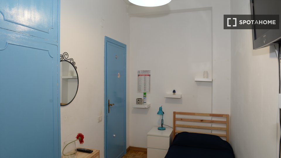 Double room Rome, 3 beds, 95m² — photo 1