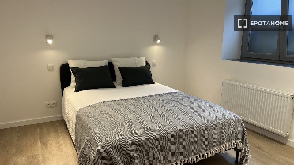 Double room Brussels, 9 beds, 13m² — photo 6