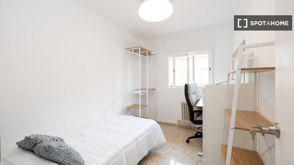 Double room Granada, 5 beds, 150m² — photo 10