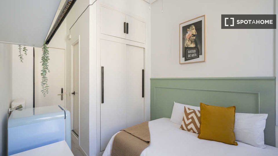 Double room Madrid, 67 beds — photo 67