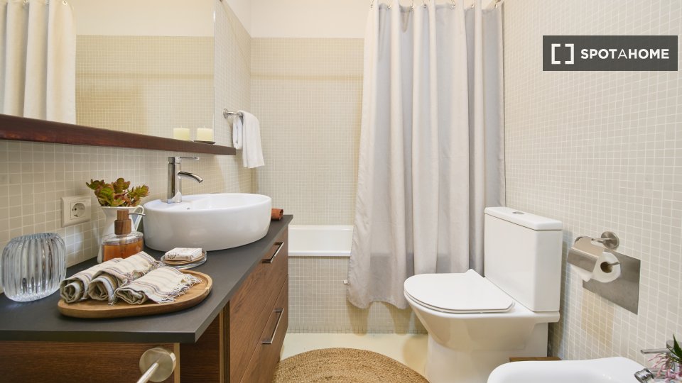 Apartment Lisbon, 2 beds, 70m² — photo 14