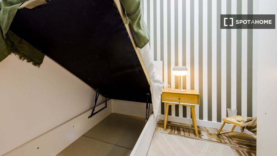 Double room Madrid, 8 beds — photo 12