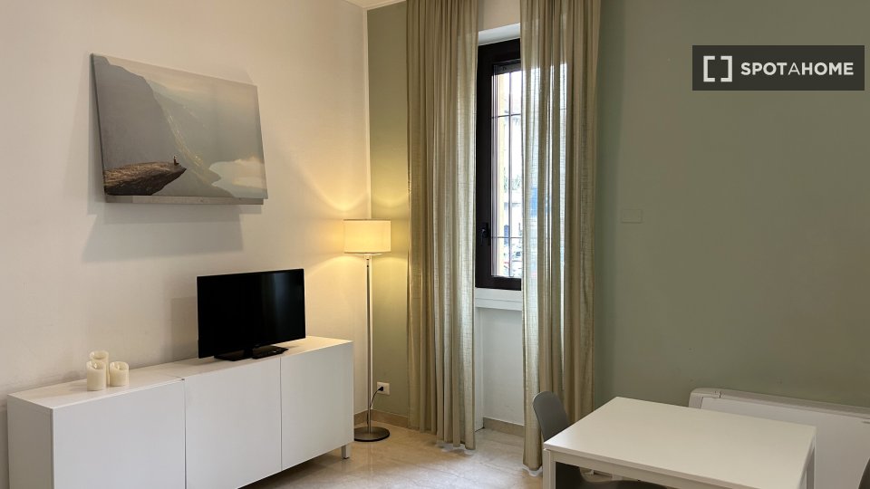Apartment Milan, 1 bed, 53m² — photo 2