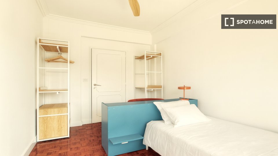 Double room Lisbon, 5 beds — photo 26