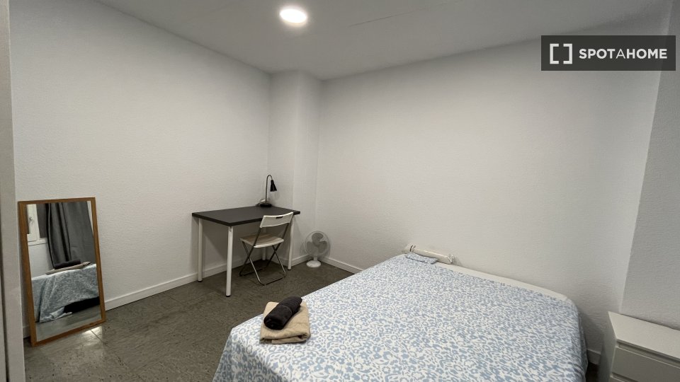 Double room Barcelona, 13 beds, 290m² — photo 14
