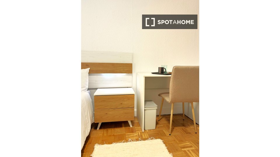 Double room Madrid, 7 beds, 160m² — photo 34