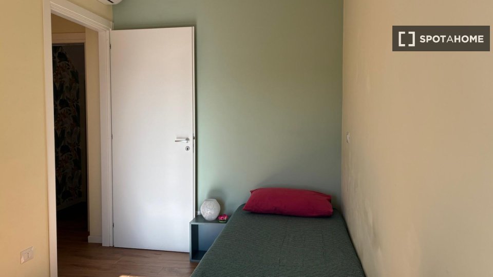 Double room Milan, 3 beds — photo 18
