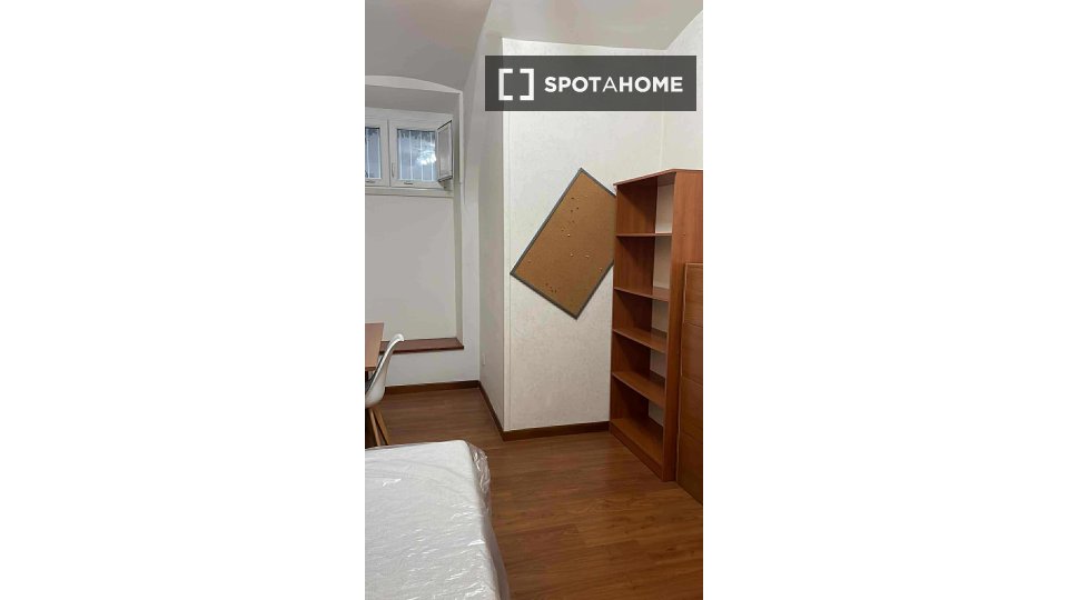 Double room Rome, 3 beds, 80m² — photo 5