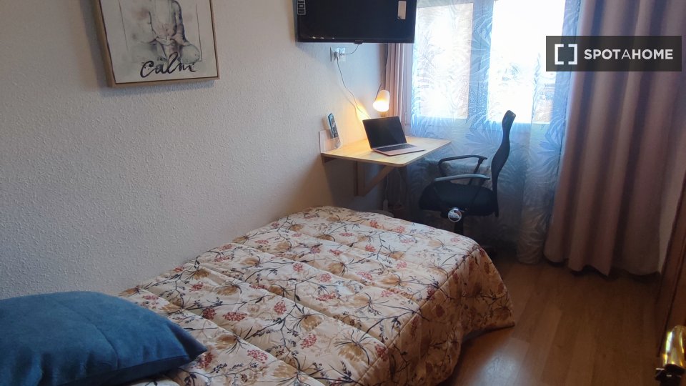 Double room Madrid, 5 beds, 110m² — photo 13