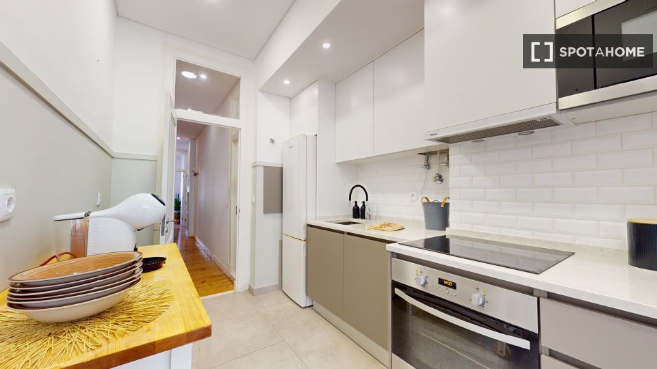 Apartment Lisbon, 2 beds — photo 13