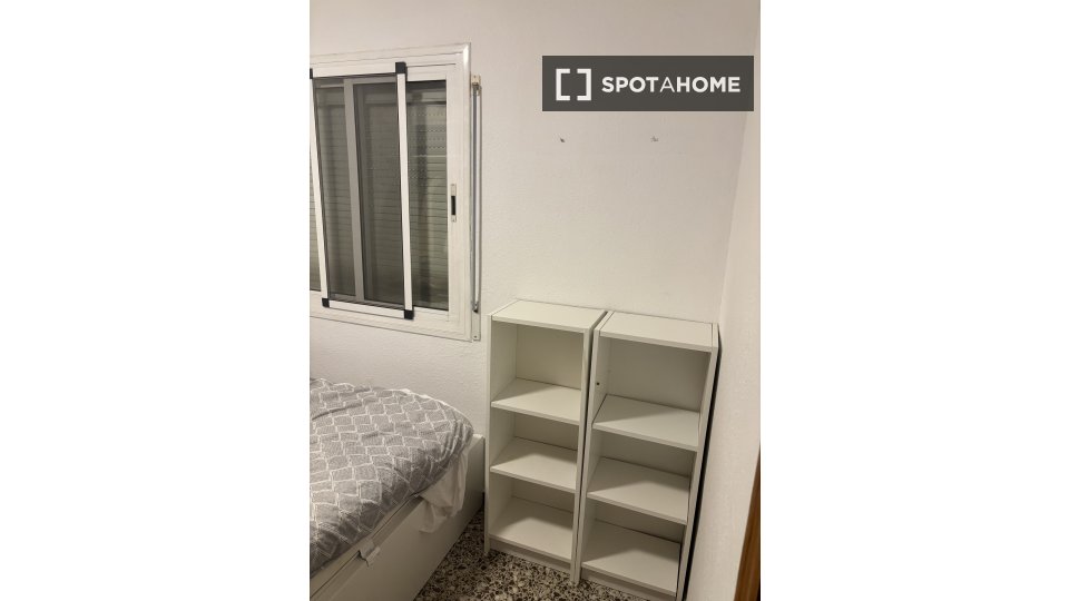 Double room Barcelona, 3 beds, 70m² — photo 3