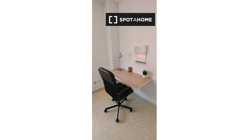 Double room Madrid, 5 beds, 80m² — photo 3