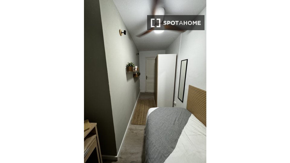 Double room Barcelona, 7 beds, 180m² — photo 1