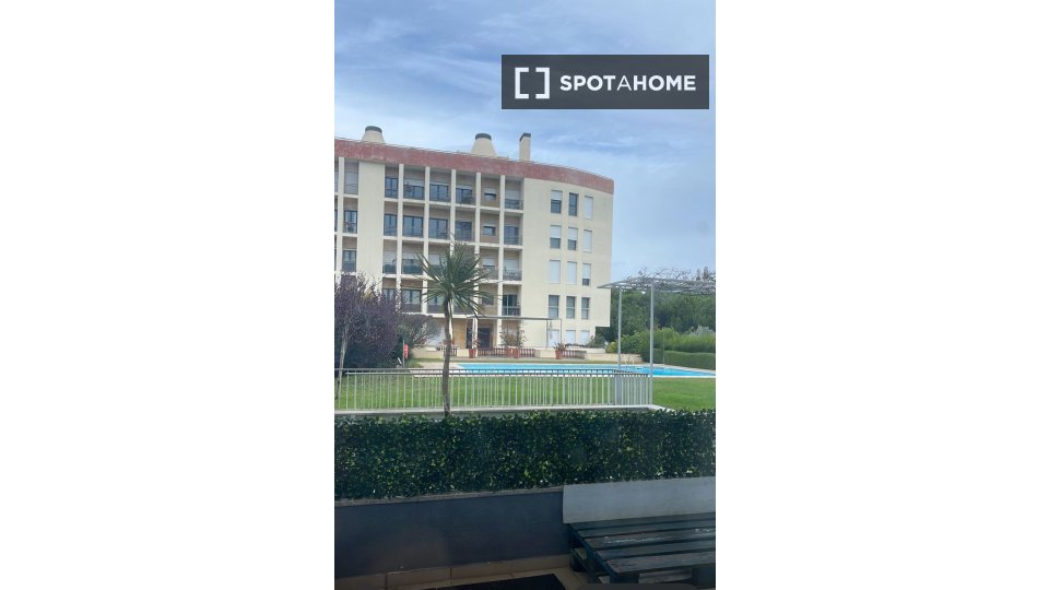 Double room Lisbon, 1 bed — photo 11