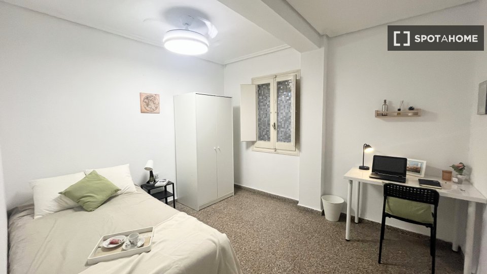 Double room Valencia, 4 beds, 100m² — photo 14
