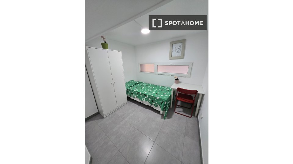 Double room Valencia, 5 beds, 85m² — photo 10