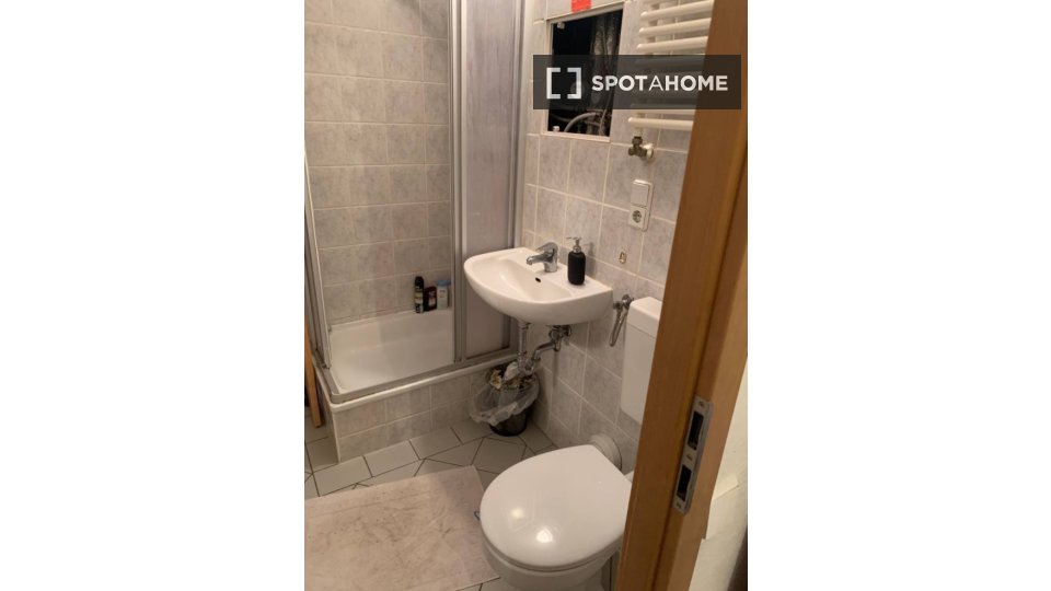Double room Berlin, 2 beds, 68m² — photo 3