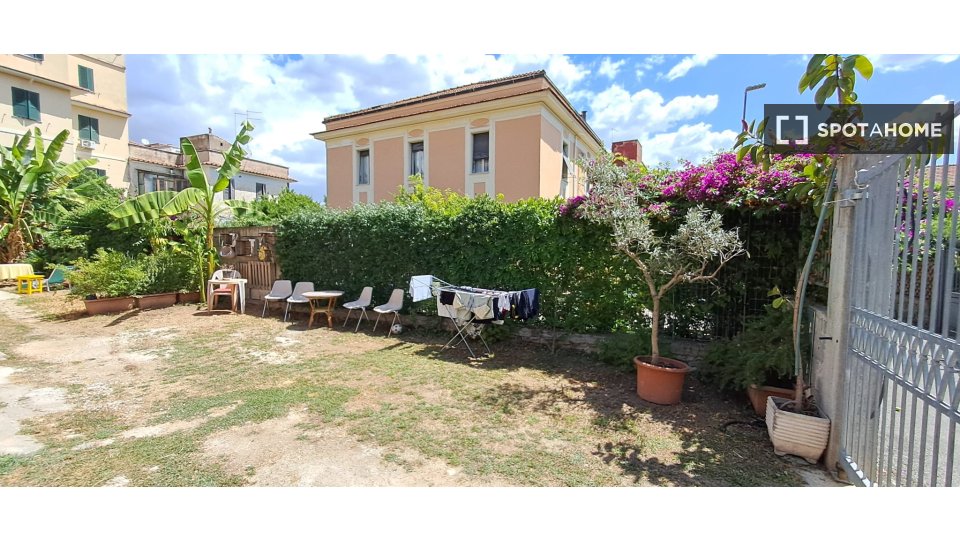 Double room Rome, 4 beds, 90m² — photo 9