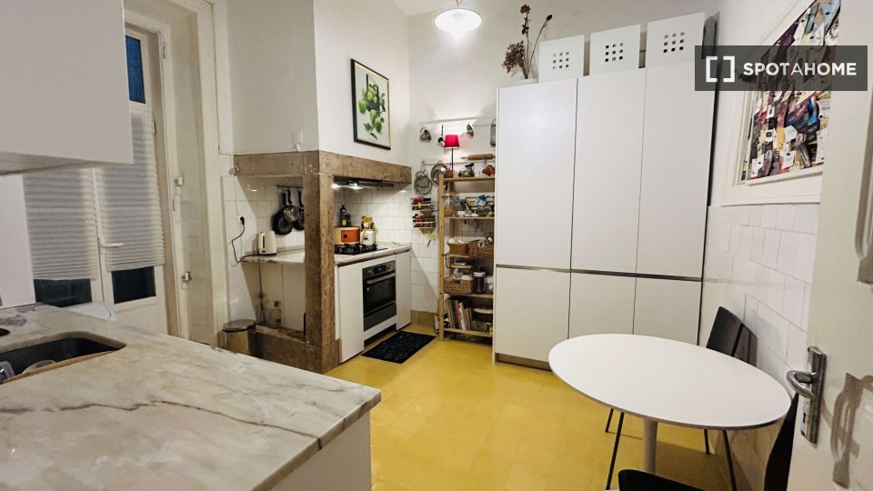 Double room Lisbon, 5 beds, 170m² — photo 13