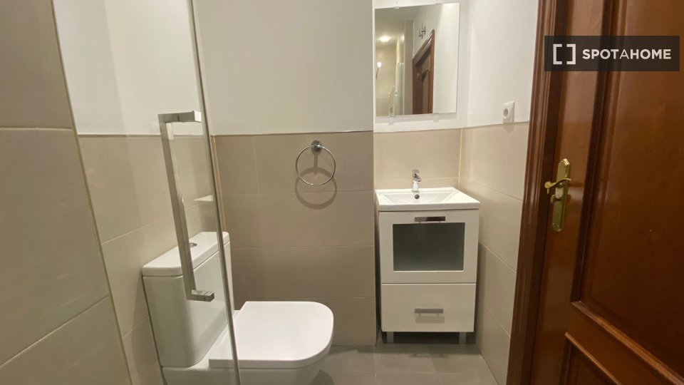 Double room Madrid, 6 beds — photo 16