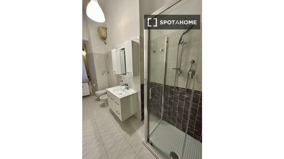 Double room Rome, 3 beds — photo 6
