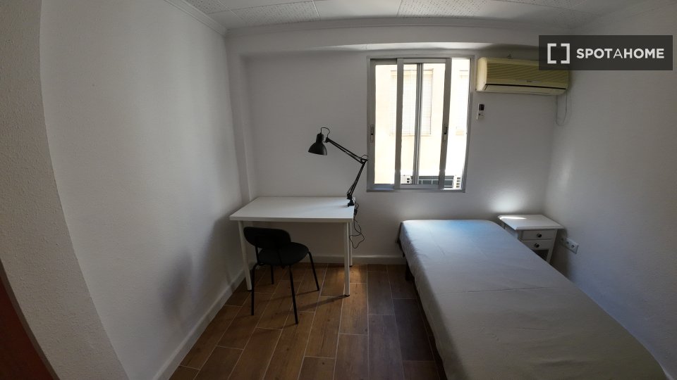 Double room Valencia, 4 beds, 90m² — photo 17