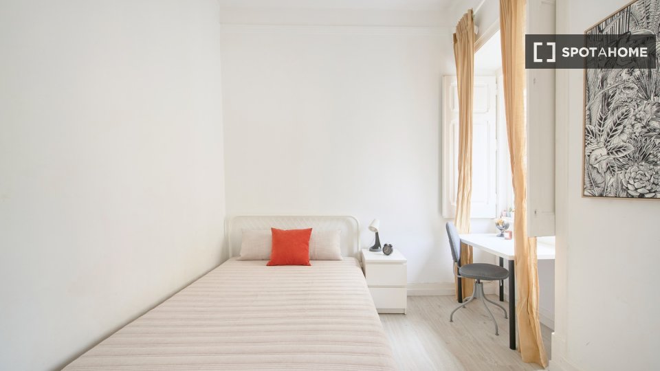 Double room Lisbon, 4 beds — photo 60