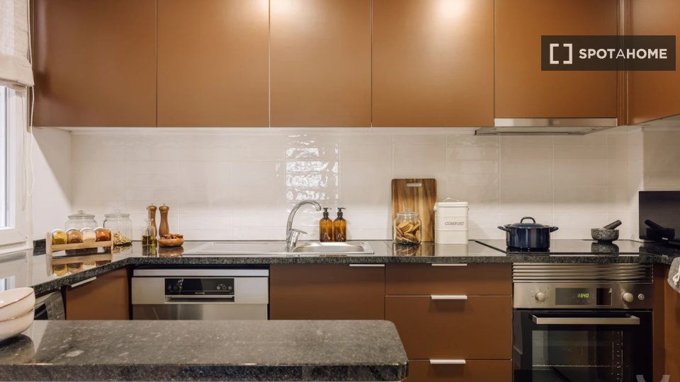 Apartment Lisbon, 2 beds, 66m² — photo 12