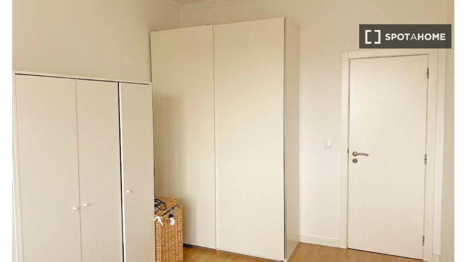 Apartment Lisbon, 2 beds, 61m² — photo 6