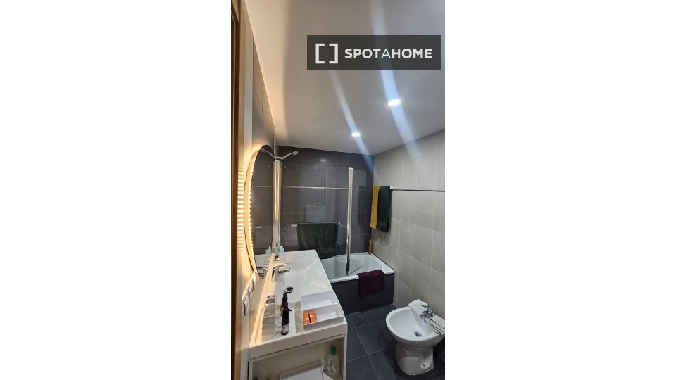 Double room Malaga, 3 beds, 80m² — photo 8
