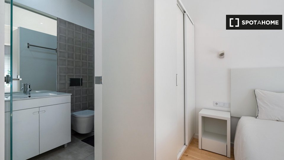 Double room Lisbon, 7 beds, 210m² — photo 4