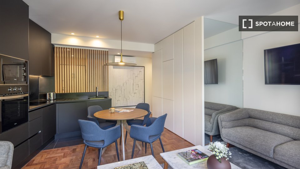 Apartment Lisbon, 2 beds, 59m² — photo 24