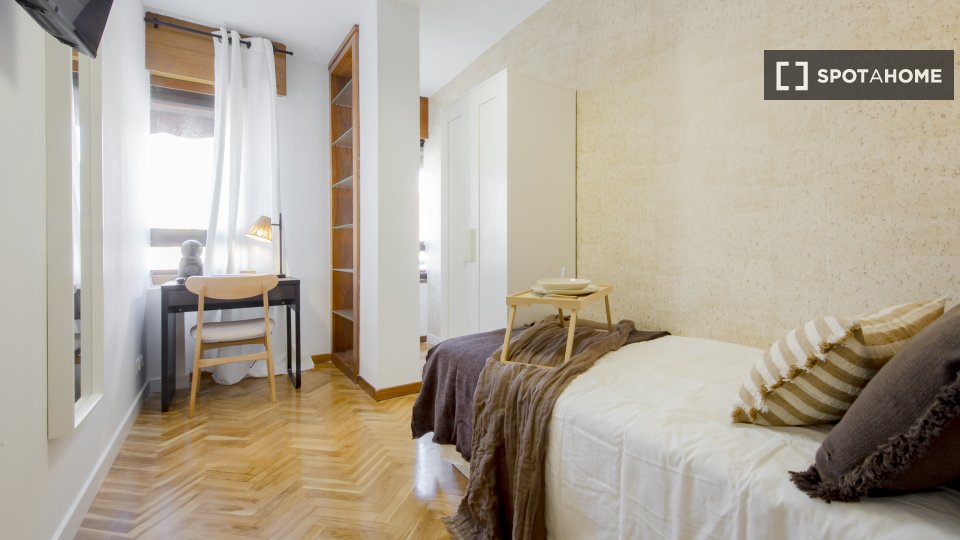 Double room Madrid, 7 beds — photo 10